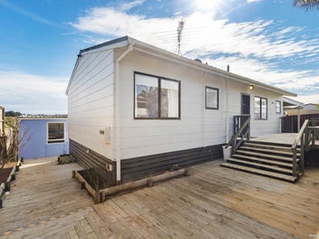 Urgent Opportunity – Snap Up This Entry Level Gem!