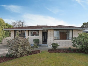 PERCY STREET PERFECTION: SUN, PRIVACY & VIEWS
