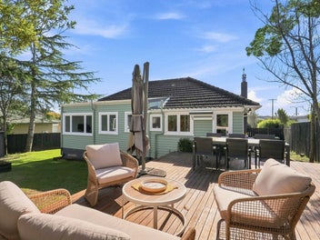Charming Family Home, Space, Privacy & Convenience