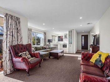 2015 Modern Build, Private & Easy-Care
