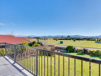 Beautifully Positioned for Sunshine & Lifestyle