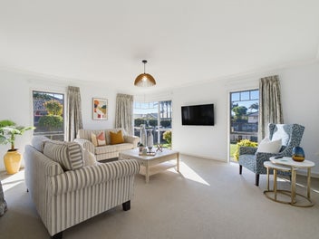 Executive Central Papamoa Home Close to Plaza
