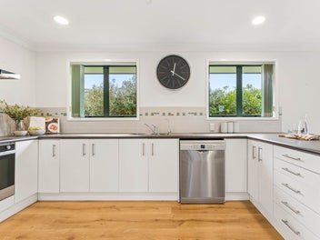 Sunny Single-Level Concrete Home on 575m²