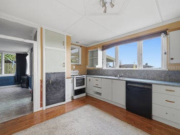 A Home With Potential on the Hill
