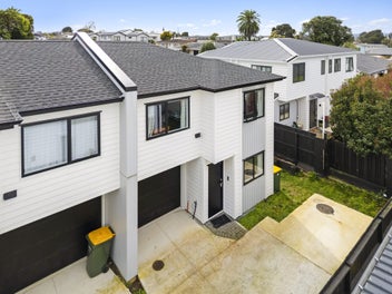 Modern Freehold - Last Property + Parking!