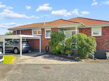 GENUINE ONE LEVEL BRICK AND TILE FAMILY HOME