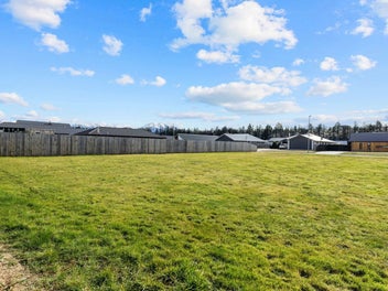 Build in one of Camrose Estates best streets