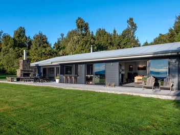 Your Private Sanctuary - Stunning Lake Views