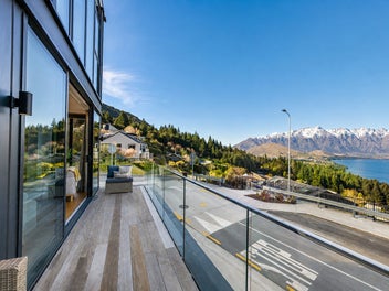 A Remarkable Queenstown Residence