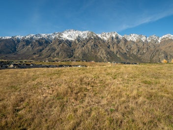 Top of the hill - 822sqm section in Jacks Point