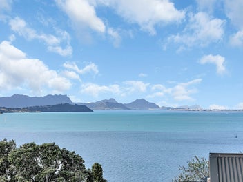 Your Private Haven with Stunning Harbour Views!