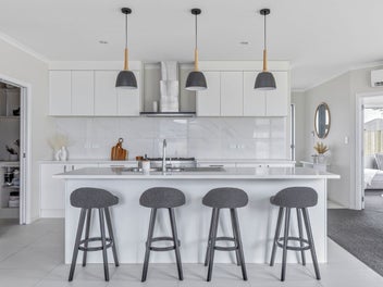 Modern comfort & central - cul de sac living!