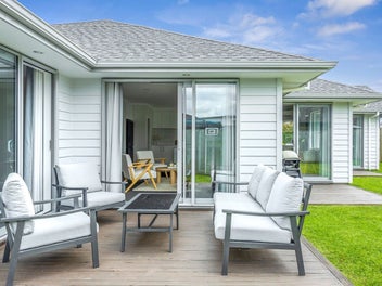Modern comfort & central - Motivated Vendors!