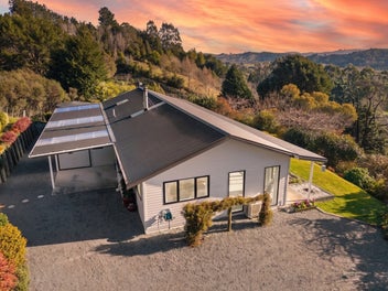 Your Mangaroa Valley Escape