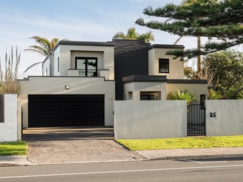 Six Bedroom Family Home on 809m2