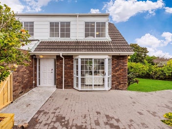 Renovated 3 Bedroom Fmaily Home with Double Garage