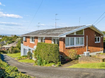 2 Titles, 2 homes, 749m2 Freehold Land