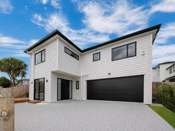 Freestanding | Double Garage | Private Downsta...