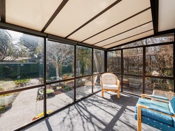 Easy Living in a Quiet Cul-de-Sac