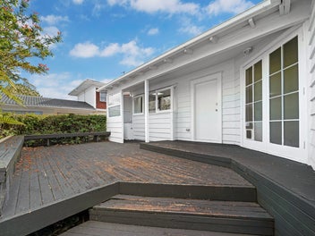 The Ultimate Do-Up! Huge Land, Huge Potential