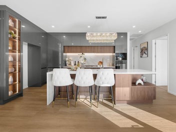 Five-Bedroom Luxury Designed for Modern Families