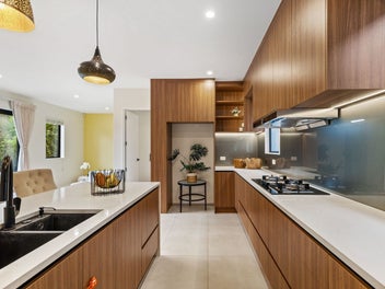 Luxury standalone – bush views plus studio!