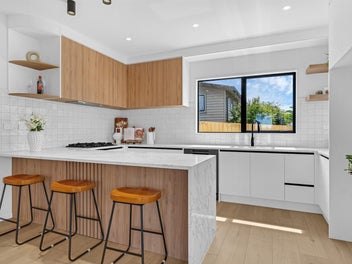 Perfectly Positioned Family Haven in Macleans