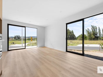 Smart Buying in Drury! Modern 3-Bed Standalone...