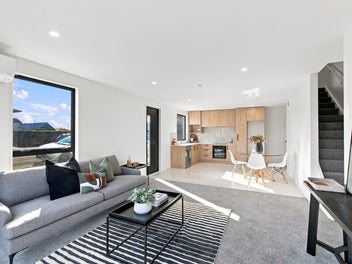 Priced Deadline. Spacious on the City-Fringe!