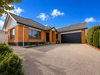 Motivated Owner – Must Be Sold!