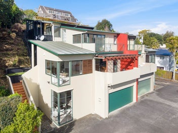 Spacious Living - Double Grammar Zone - Views!
