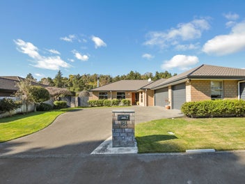 Three Car Garaging On Taylor Pass Road
