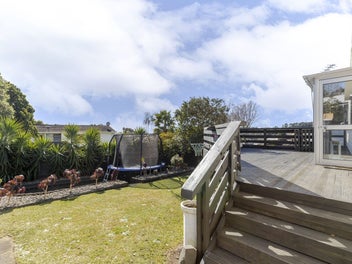 Sunshine, Space & Merrilands Living.