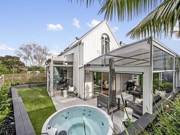 Courtyard house - in Parnell Village