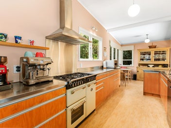 A Peaceful Garden Retreat in the Heart of Waikanae