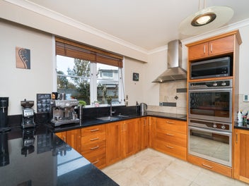 Big Is BEST! Six Double Bedrooms!