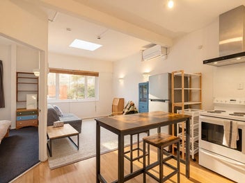 Aro Valley Apartment with Car Pad