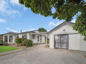 Live in one, rent the other! Smart buying star...