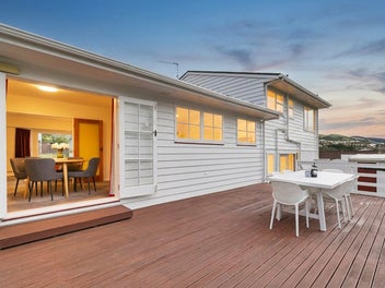 A FAMILY HOME FOR YOUR NEXT CHAPTER
