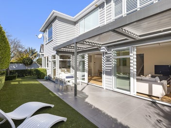 EXCEPTIONAL LIVING IN SUPERB LOCATION - WITH LIFT
