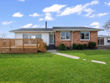 Renovated, 3 bed + 4 utility rooms