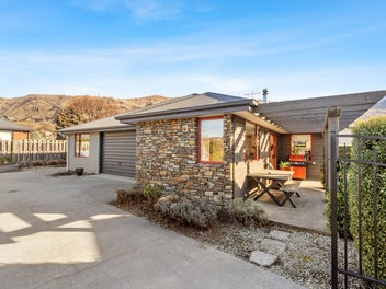 Private & Peaceful in Popular Meadowstone