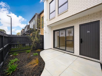 Flexible Living with a Studio and 2 main entrances
