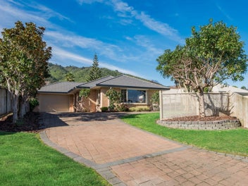 Easy-Care Living in a Quiet Cul-de-Sac
