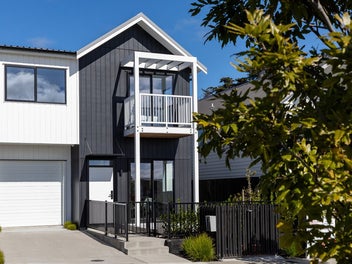 Flexible Five-Bedroom Family Home!