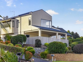 A Much-Loved Home with Views to Treasure