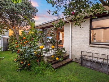 GOLDEN TRIANGLE. EASY LIVING. COMMITTED SELLER.