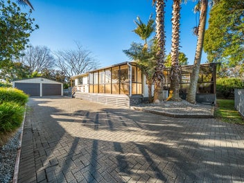 SURPISINGLY SPACIOUS - INSTANTLY WELCOMING!