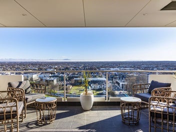 Single level living - endless views