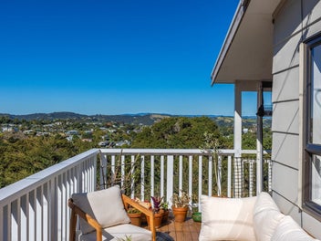 Elevated, sunny & made for Island living